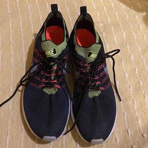 Nike Men's Air Zoom Mariah Flyknit Racer 8 US Black/Wolf Grey-Anthracite